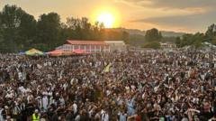 راولاکوٹ میں احتجاج اور کریک ڈاؤن کی خبروں پر انڈیا کے زیرانتظام کشمیر میں خاموشی کیوں؟ راولاکوٹ میں احتجاج اور کریک ڈاؤن کی خبروں پر انڈیا کے زیرانتظام کشمیر میں خاموشی کیوں؟