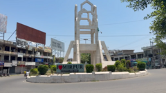 پاکستان کے زیرِ انتظام کشمیر میں پُرتشدد جھڑپوں کے بعد عوامی ایکشن کمیٹی کا لانگ مارچ جاری رکھنے کا اعلان، میرپور میں ہڑتال پاکستان کے زیرِ انتظام کشمیر میں پُرتشدد جھڑپوں کے بعد عوامی ایکشن کمیٹی کا لانگ مارچ جاری رکھنے کا اعلان، میرپور میں ہڑتال