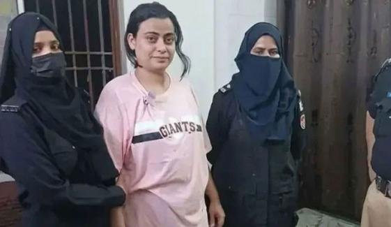 کراچی: انمول پنکی کیخلاف گارڈن تھانے میں درج دو مقدمات کی تفتیش تاحال مکمل نہ ہوسکی کراچی: انمول پنکی کیخلاف گارڈن تھانے میں درج دو مقدمات کی تفتیش تاحال مکمل نہ ہوسکی