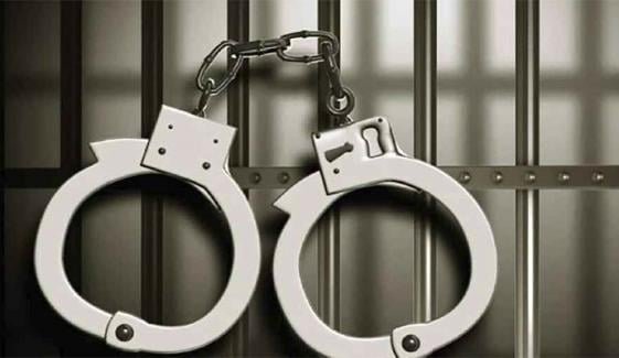 لاہور: 20 سے زائد لوگوں کو ہنی ٹریپ کا شکار بنا کر لوٹنے والا گروہ گرفتار لاہور: 20 سے زائد لوگوں کو ہنی ٹریپ کا شکار بنا کر لوٹنے والا گروہ گرفتار