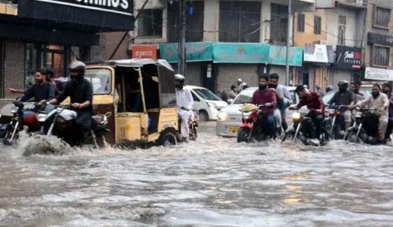ملک میں بارشوں اور سیلابی صورتحال سے معمولاتِ زندگی متاثر ملک میں بارشوں اور سیلابی صورتحال سے معمولاتِ زندگی متاثر
