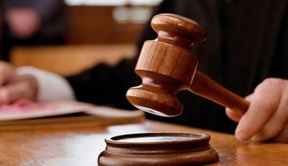میر پور خاص: 18 سالہ لڑکی کے قتل میں ملوث 4 ملزمان کو جیل بھیج دیا گیا میر پور خاص: 18 سالہ لڑکی کے قتل میں ملوث 4 ملزمان کو جیل بھیج دیا گیا