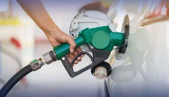 پیٹرول کی قیمت ایک دن کمی کے بعد آج پھر بڑھادی گئی، ڈیزل بھی مزید مہنگا پیٹرول کی قیمت ایک دن کمی کے بعد آج پھر بڑھادی گئی، ڈیزل بھی مزید مہنگا