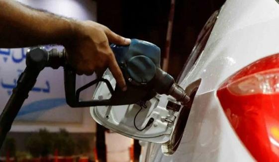 پیٹرول 75 پیسے سستا، ڈیزل مزید مہنگا کردیا گیا
