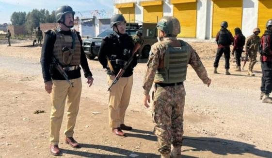 ڈی آئی خان: پولیس لائنز کے مال خانے میں دھماکا، دیوار اور چھت گر گئی، بم ڈسپوزل اسکواڈ انچارج زخمی ڈی آئی خان: پولیس لائنز کے مال خانے میں دھماکا، دیوار اور چھت گر گئی، بم ڈسپوزل اسکواڈ انچارج زخمی