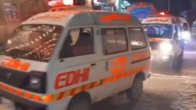 کراچی: واٹر ٹینکر کی ٹکر سے 3 افراد زخمی