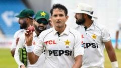’یہ ناقابلِ یقین ہے‘: ویسٹ انڈیز کے خلاف پہلے ٹیسٹ میں آٹھ وکٹیں لینے والے محمد عباس کو بابر اعظم نے دوسرے میچ میں کیوں نہیں کھلایا؟