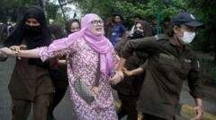 پاکستان میں بین الاقوامی میڈیا کی رپورٹنگ پر نئی پابندیاں تنقید کی زد میں