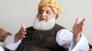 محسن نقوی وزیراعظم کی مشاورت کے بغیر ایسی بات نہیں کرسکتے، فضل الرحمان محسن نقوی وزیراعظم کی مشاورت کے بغیر ایسی بات نہیں کرسکتے، فضل الرحمان