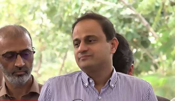 میئر کراچی مرتضیٰ وہاب نے موٹرسائیکل چلانے کا لائسنس حاصل کر لیا۔ میئر کراچی مرتضیٰ وہاب نے موٹرسائیکل چلانے کا لائسنس حاصل کر لیا۔