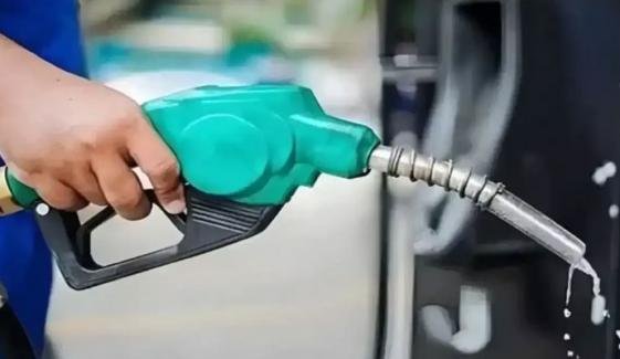 پیٹرول 3 روپے 39 پیسے اور ڈیزل 4 روپے 7 پیسے فی لیٹر سستا کردیا گیا پیٹرول 3 روپے 39 پیسے اور ڈیزل 4 روپے 7 پیسے فی لیٹر سستا کردیا گیا