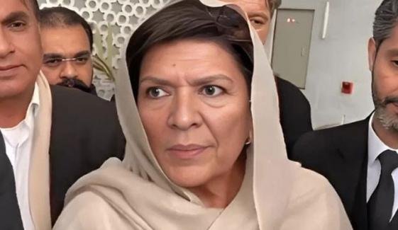 بانی مضبوط ہیں، وہ قرآن اور اس کا ترجمہ پڑھتے ہیں ، علیمہ خان بانی مضبوط ہیں، وہ قرآن اور اس کا ترجمہ پڑھتے ہیں ، علیمہ خان