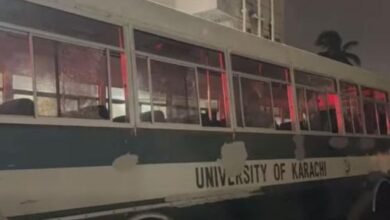 جامعہ کراچی کی بس کی ٹکر سے موٹر سائیکل سوار لڑکی جاں بحق جامعہ کراچی کی بس کی ٹکر سے موٹر سائیکل سوار لڑکی جاں بحق
